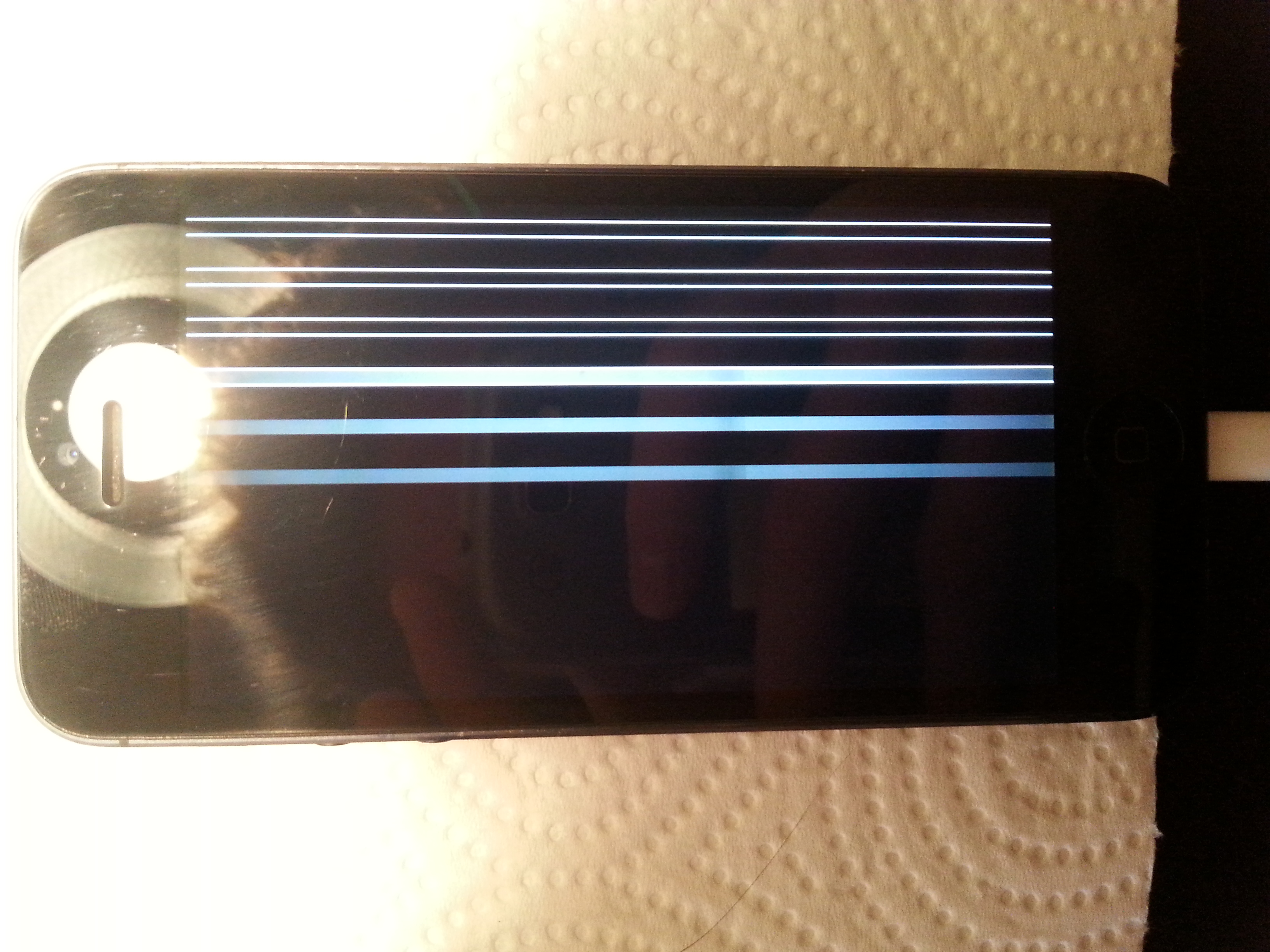 Vertikale weiße Streifen auf DisplayDefekt an Display o. Logic Board? iPhone 5